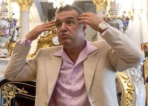 Gigi Becali, nervos la finalul meciului cu Sepsi: „Ce caută? Ăia nu îl văd? Vassaras, Masaras”