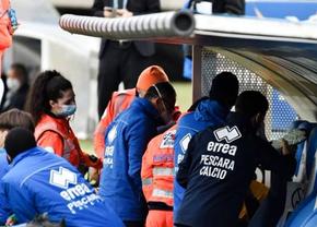 Momente înspăimântătoare în Italia! Un antrenor a leșinat pe bancă și a fost transportat la spital