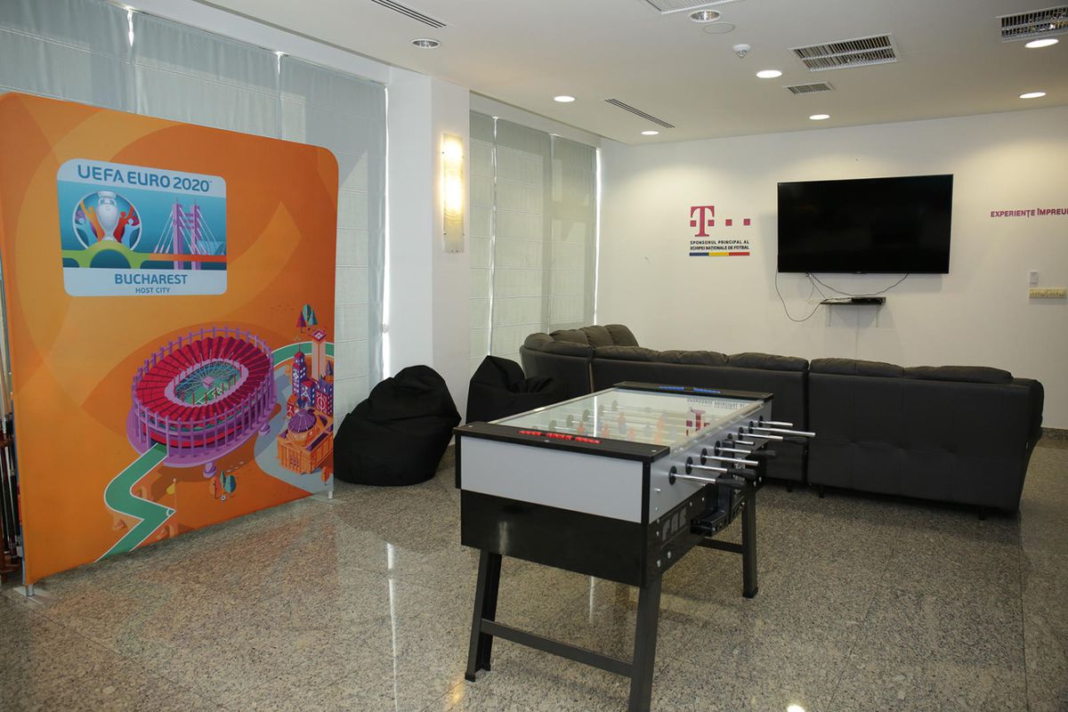 FOTO Baza României decorată pentru EURO 2020