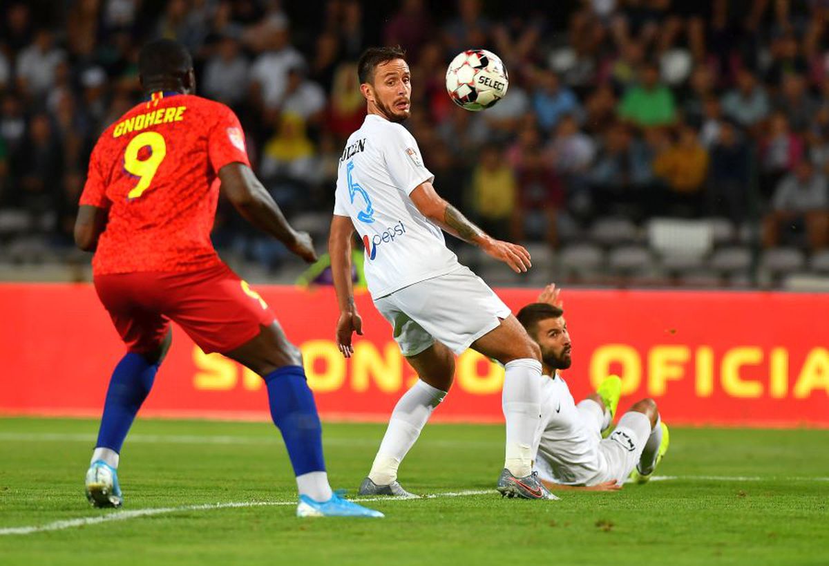 FCSB - VIITORUL 2-1 / A trecut ca prin brânză! Secvență excelentă de imagini suprinse de fotoreporterul GSP Raed Krishan cu gafele în serie ale fundașilor Viitorului la golul lui Gnohere