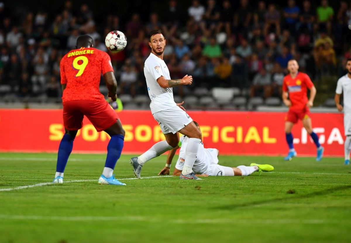 FCSB - VIITORUL 2-1 / A trecut ca prin brânză! Secvență excelentă de imagini suprinse de fotoreporterul GSP Raed Krishan cu gafele în serie ale fundașilor Viitorului la golul lui Gnohere