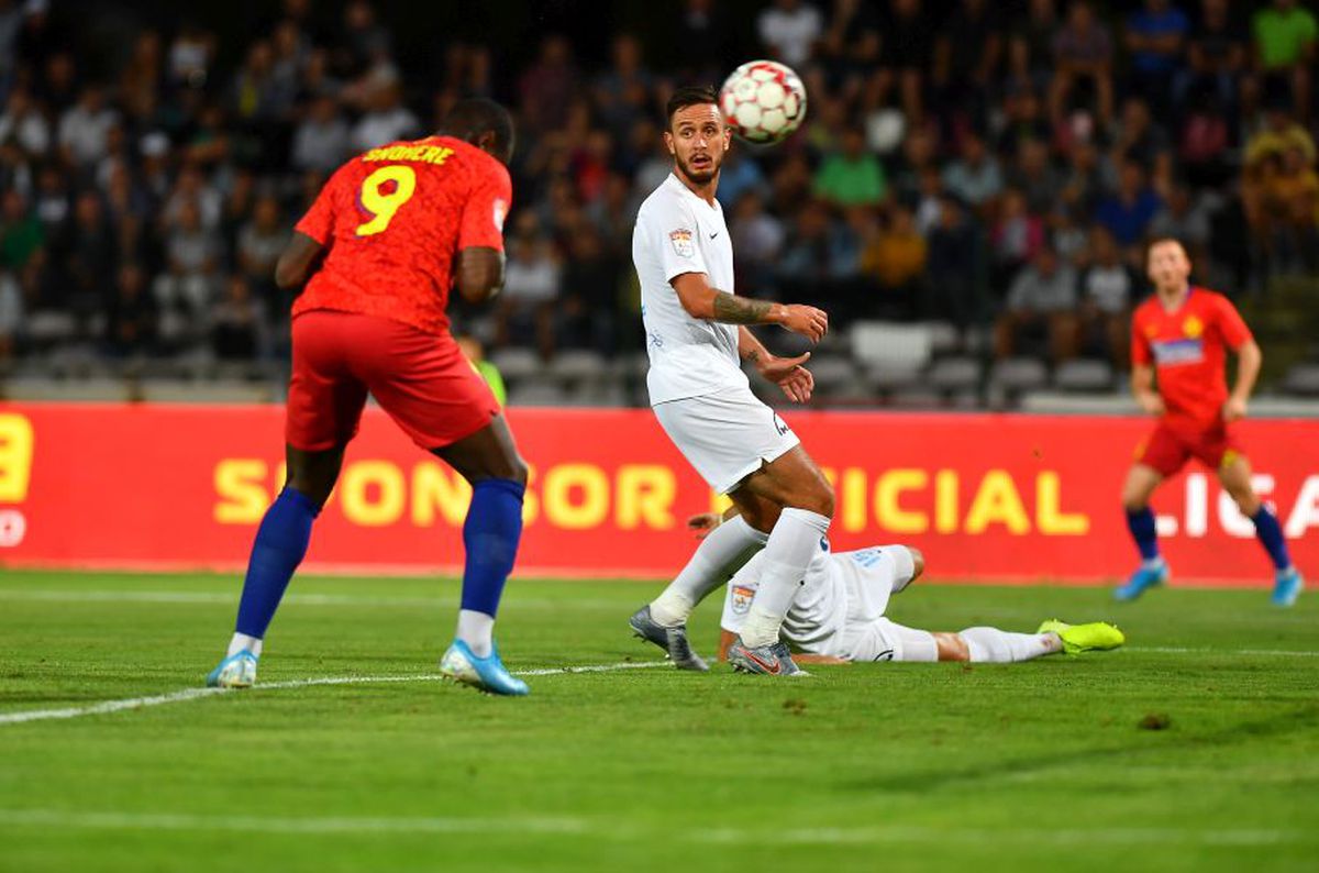 FCSB - VIITORUL 2-1 / A trecut ca prin brânză! Secvență excelentă de imagini suprinse de fotoreporterul GSP Raed Krishan cu gafele în serie ale fundașilor Viitorului la golul lui Gnohere