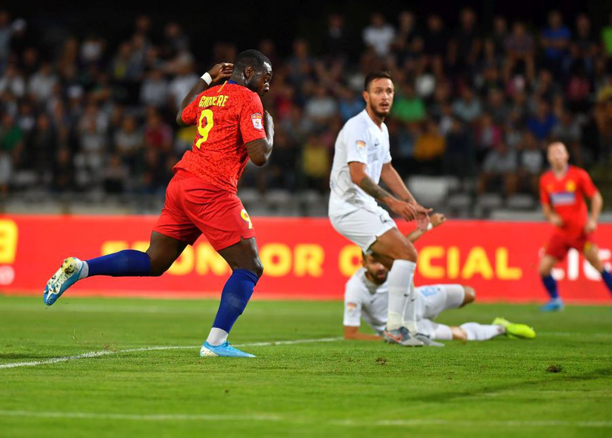 FCSB - VIITORUL 2-1 / A trecut ca prin brânză! Secvență excelentă de imagini suprinse de fotoreporterul GSP Raed Krishan cu gafele în serie ale fundașilor Viitorului la golul lui Gnohere