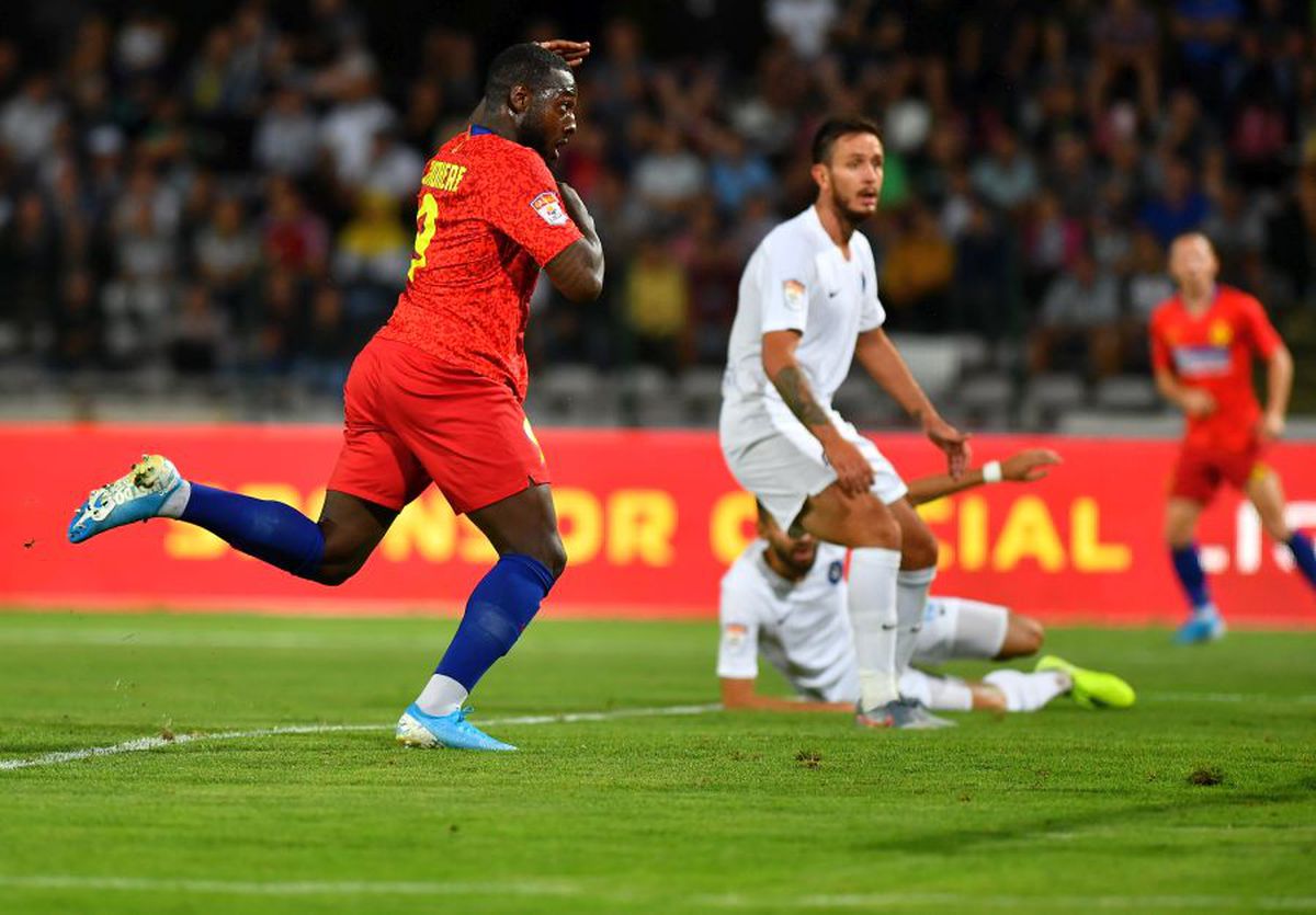 FCSB - VIITORUL 2-1 / A trecut ca prin brânză! Secvență excelentă de imagini suprinse de fotoreporterul GSP Raed Krishan cu gafele în serie ale fundașilor Viitorului la golul lui Gnohere