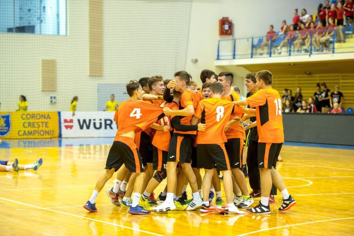 FOTO Spectacol la Brașov, într-un turneu internațional de handbal pentru juniori