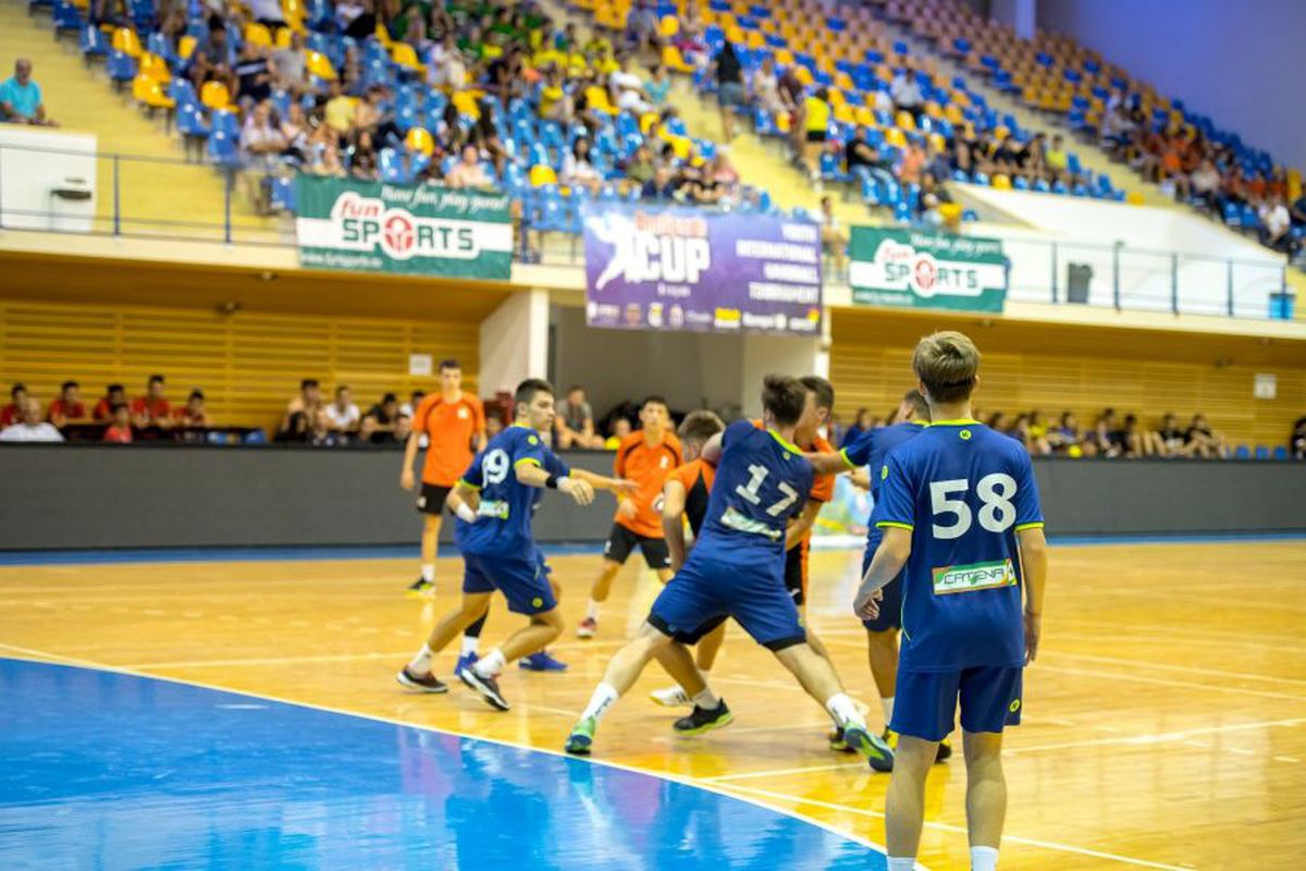 FOTO Spectacol la Brașov, într-un turneu internațional de handbal pentru juniori