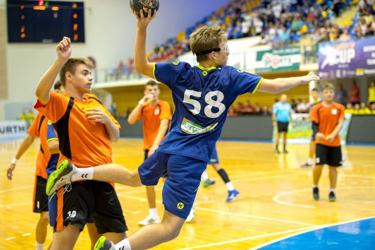 FOTO Spectacol la Brașov, într-un turneu internațional de handbal pentru juniori