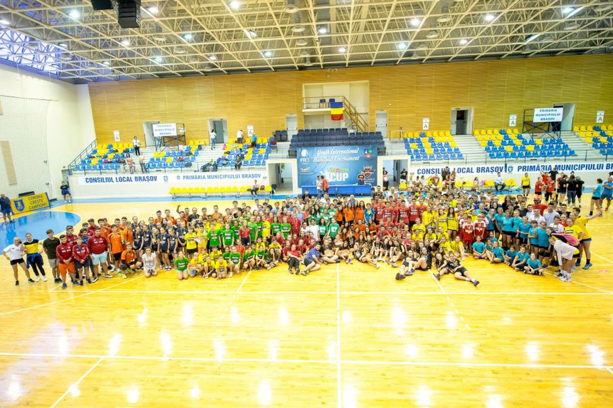 FOTO Spectacol la Brașov, într-un turneu internațional de handbal pentru juniori