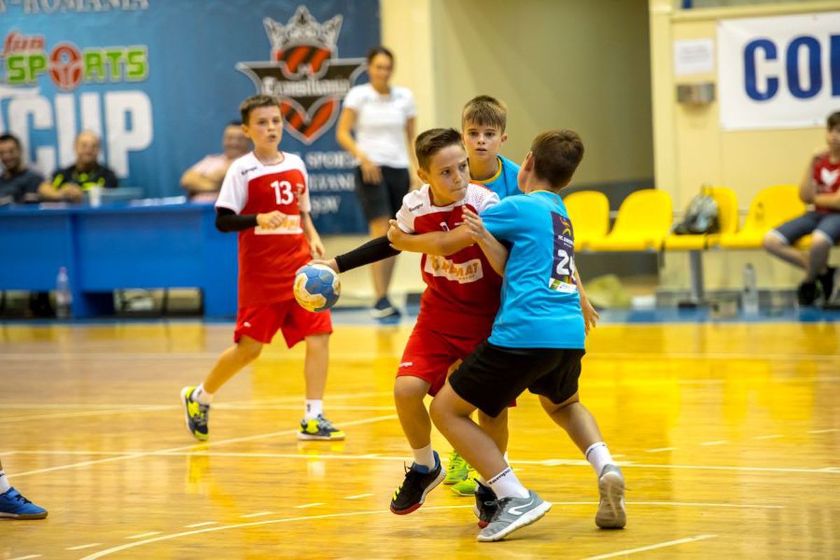 FOTO Spectacol la Brașov, într-un turneu internațional de handbal pentru juniori