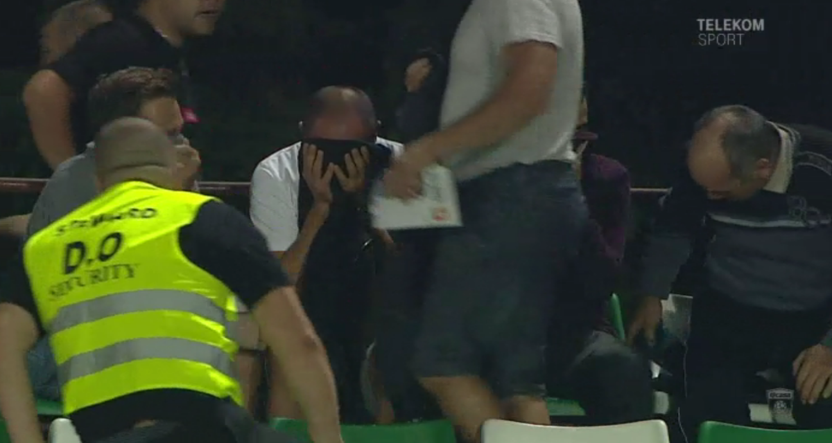 SEPSI - DINAMO 0-1 // VIDEO+FOTO Niciun meci fără incidente! Ultrașii lui Dinamo s-au bătut cu forțele de ordine și au fost evacuați cu gaze lacrimogene!