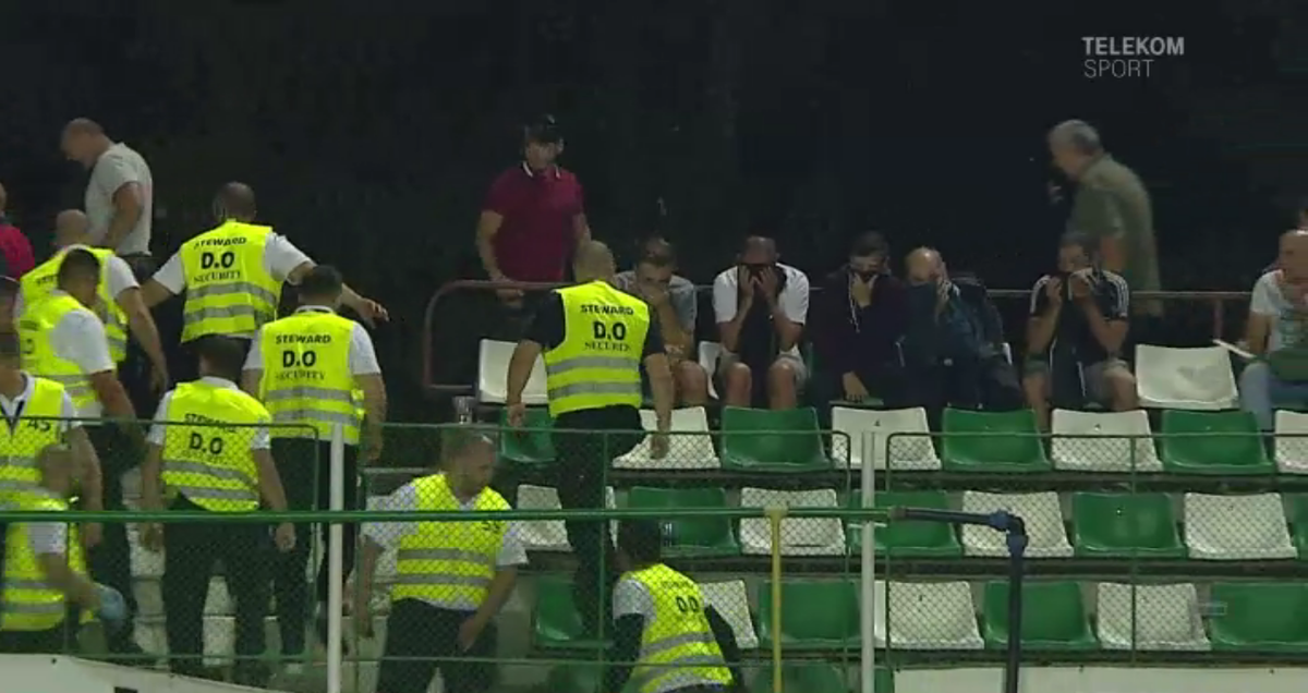 SEPSI - DINAMO 0-1 // VIDEO+FOTO Niciun meci fără incidente! Ultrașii lui Dinamo s-au bătut cu forțele de ordine și au fost evacuați cu gaze lacrimogene!