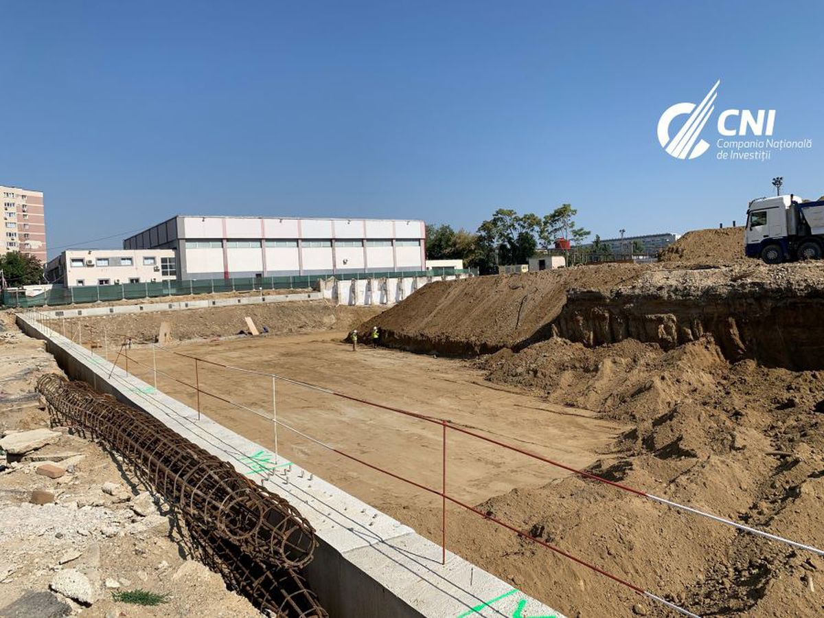 GALERIE FOTO  Guvernul vrea să dubleze costurile pentru Stadionul Giulești pentru 50 de scaune în plus!