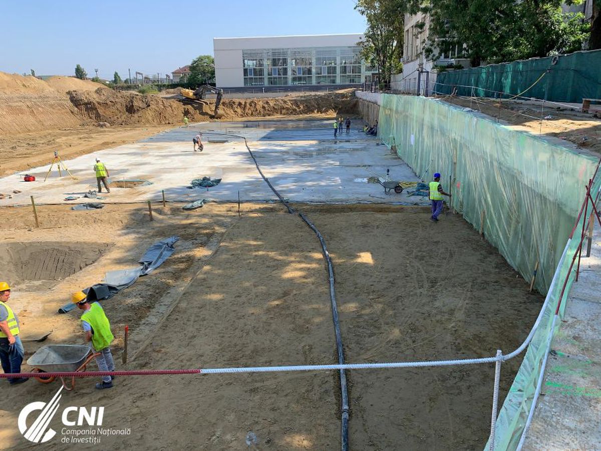 GALERIE FOTO  Guvernul vrea să dubleze costurile pentru Stadionul Giulești pentru 50 de scaune în plus!