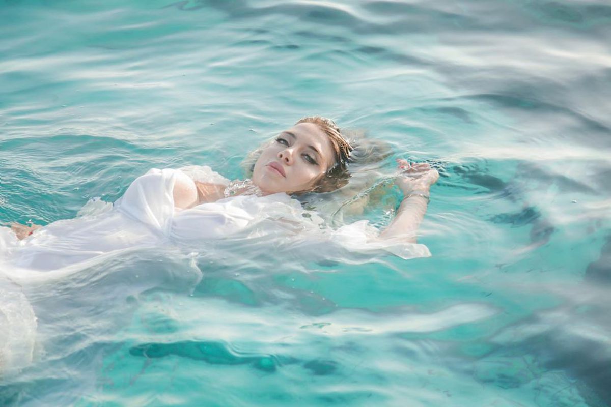 „Wow, mi se vede sânul!” » Wanda Nara, probleme cu garderoba într-un live pe Instagram. Cum a reacționat