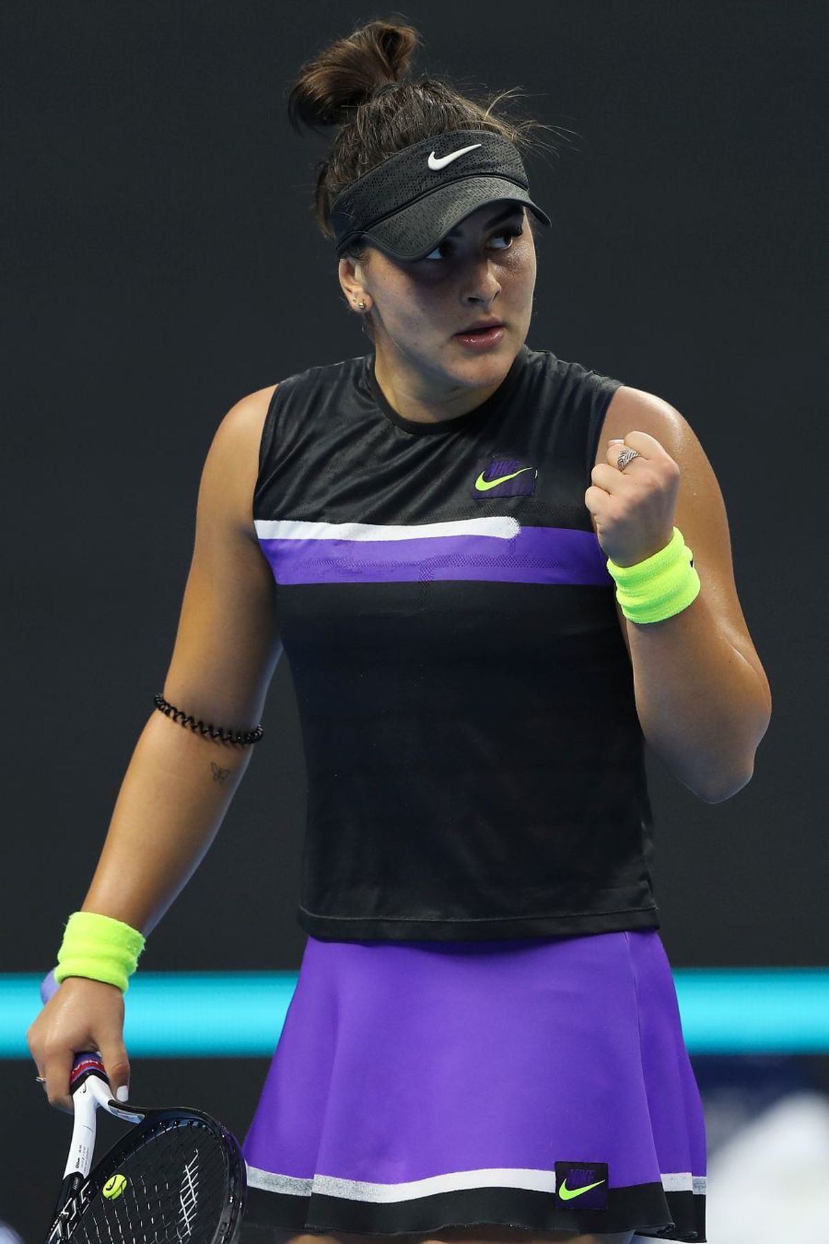 CHINA OPEN // FOTO+VIDEO Bianca Andreescu revine de la 1-4 cu Elise Mertens în setul doi și se califică în „optimi”!