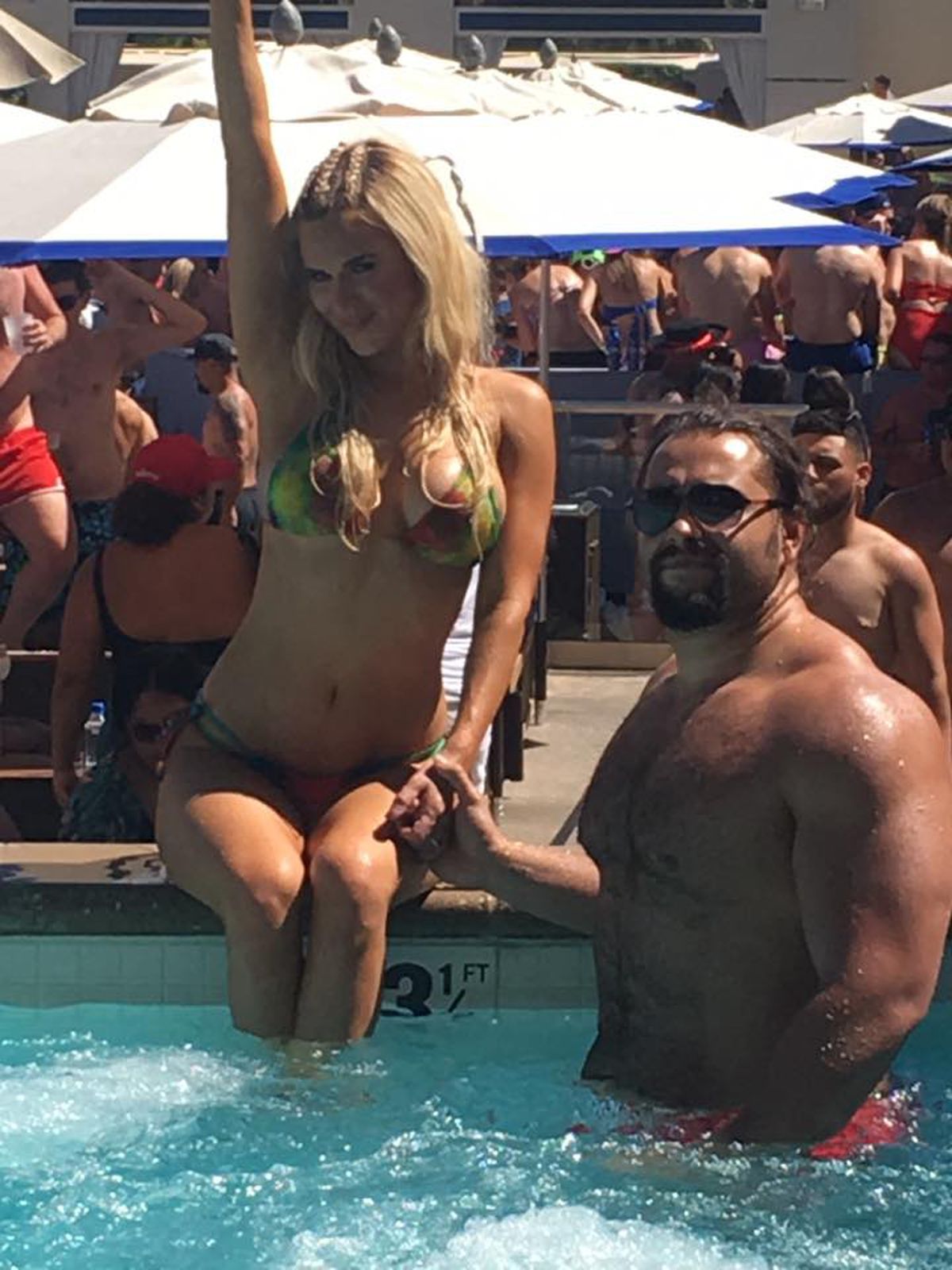 FOTO Umilință supremă pentru un fan Real Madrid: a aflat că soția îl înșeală chiar în timpul meciului!