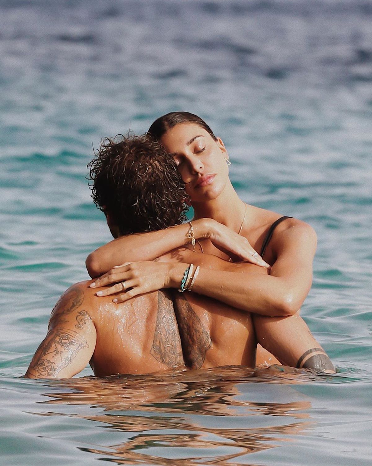 GALERIE FOTO Frumoasa Belen Rodriguez s-a întors la prima dragoste!