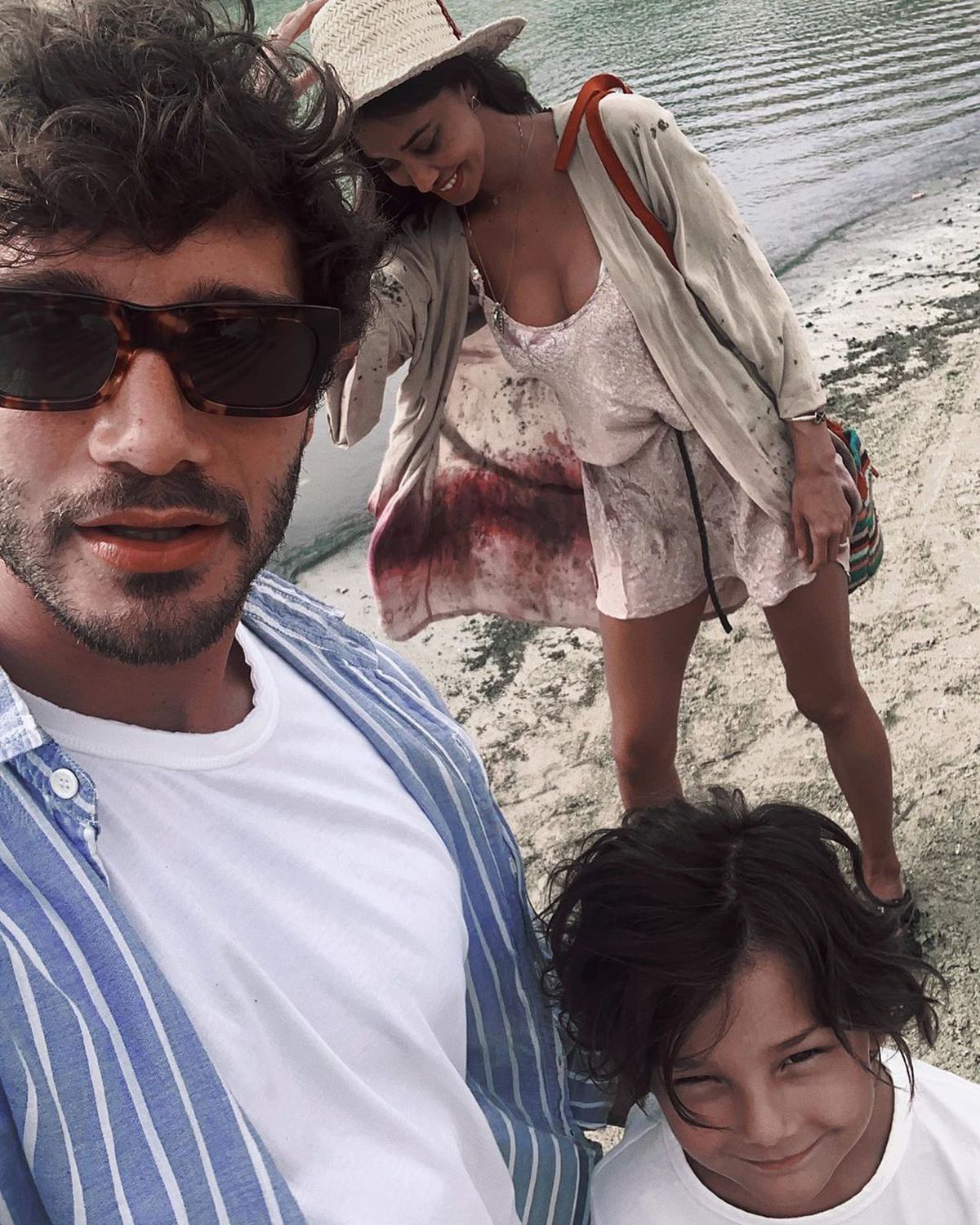 GALERIE FOTO Frumoasa Belen Rodriguez s-a întors la prima dragoste!