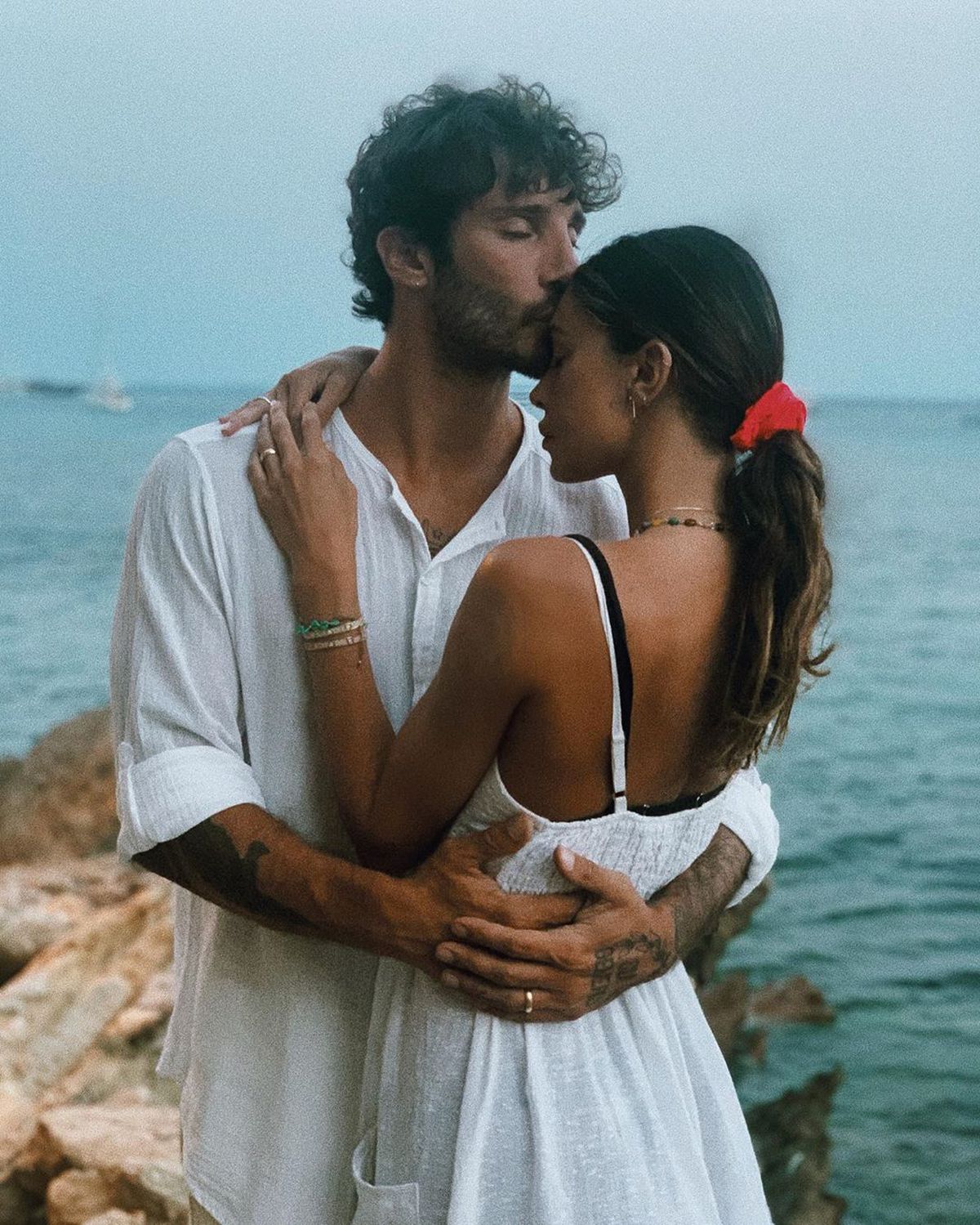 GALERIE FOTO Frumoasa Belen Rodriguez s-a întors la prima dragoste!