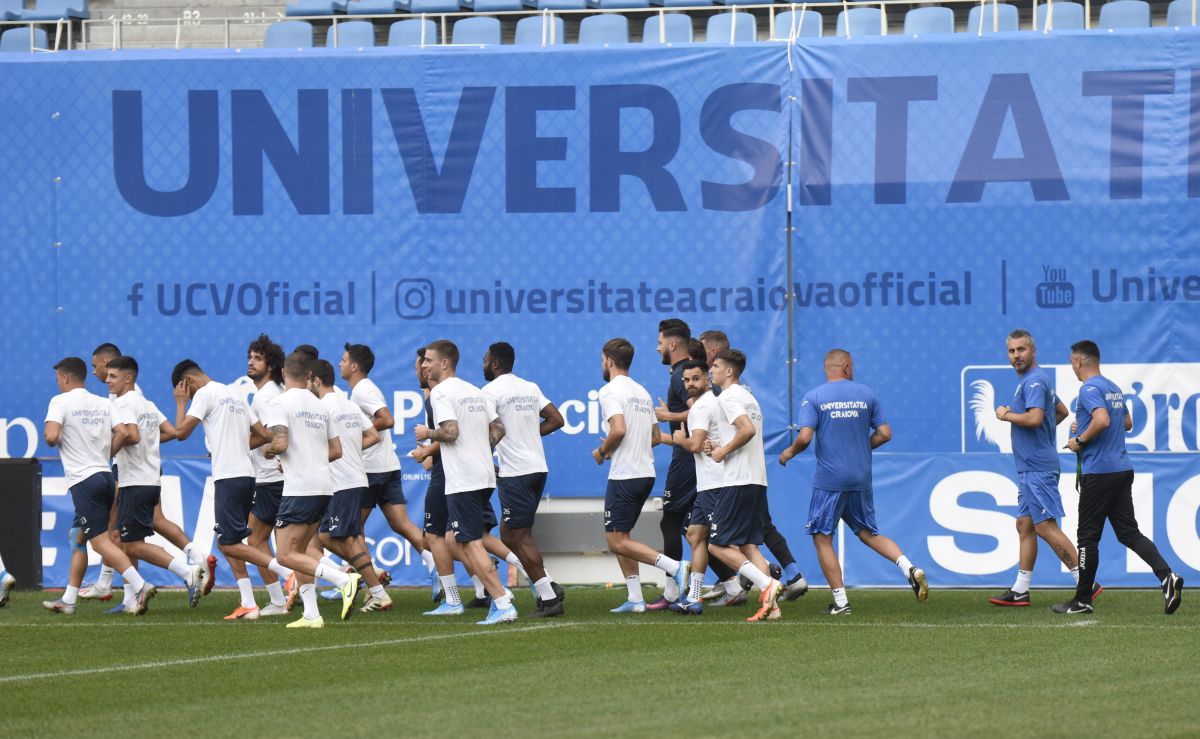 FOTO Sute de suporteri la primul antrenament al lui Victor Pițurcă la Craiova