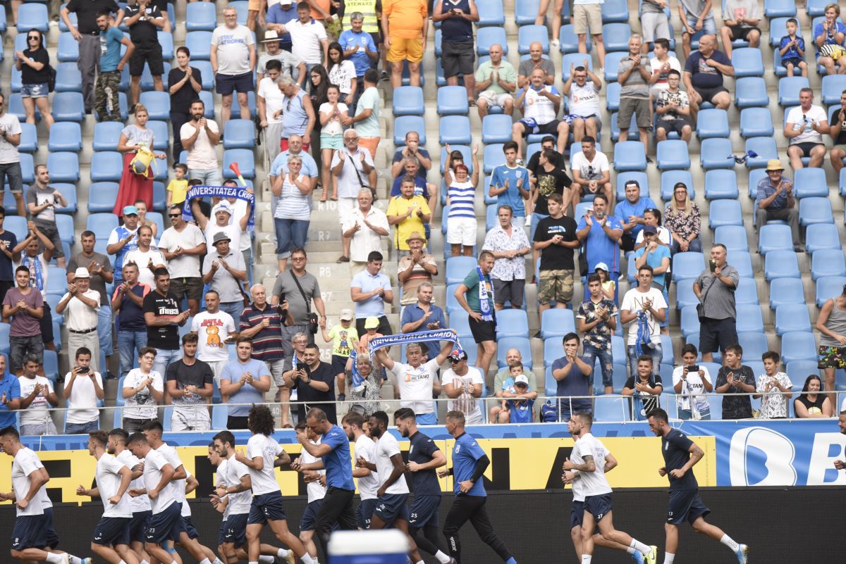 CS U CRAIOVA // FOTO Sute de suporteri la primul antrenament al lui Victor Pițurcă la Craiova