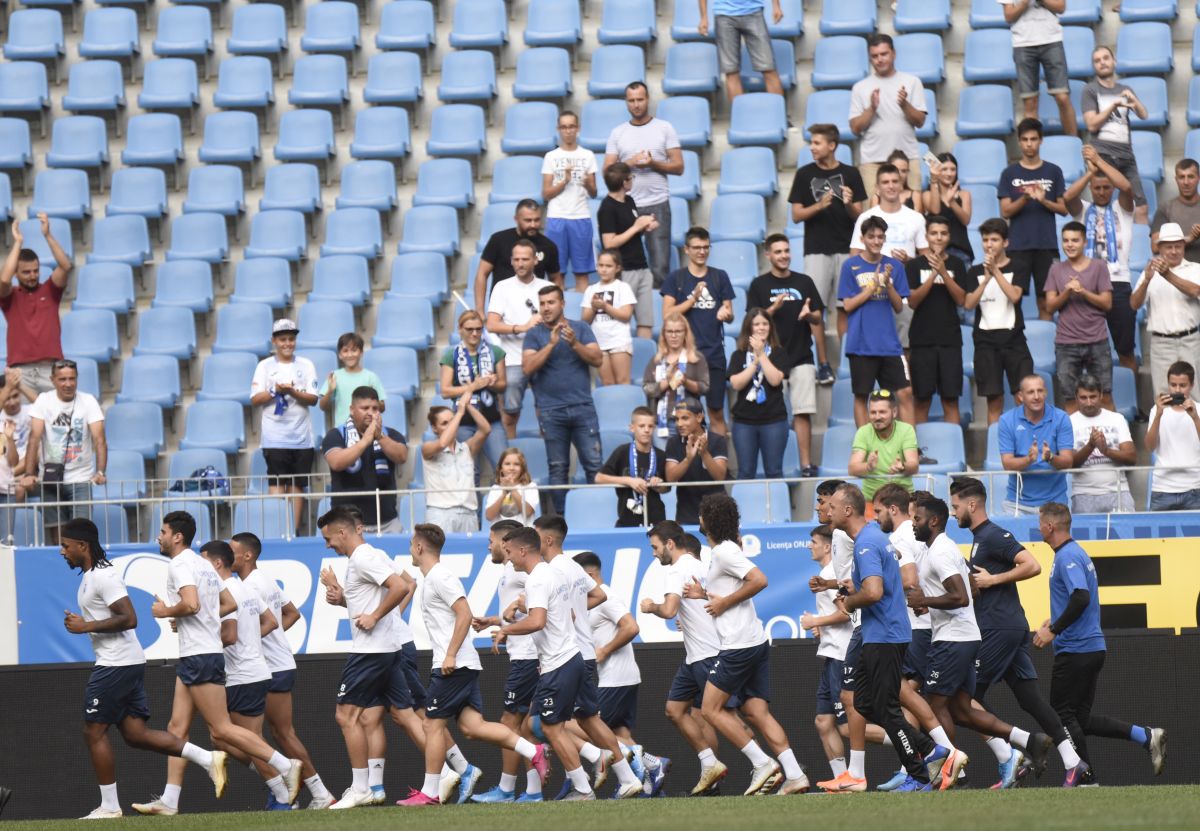 CS U CRAIOVA // FOTO Sute de suporteri la primul antrenament al lui Victor Pițurcă la Craiova