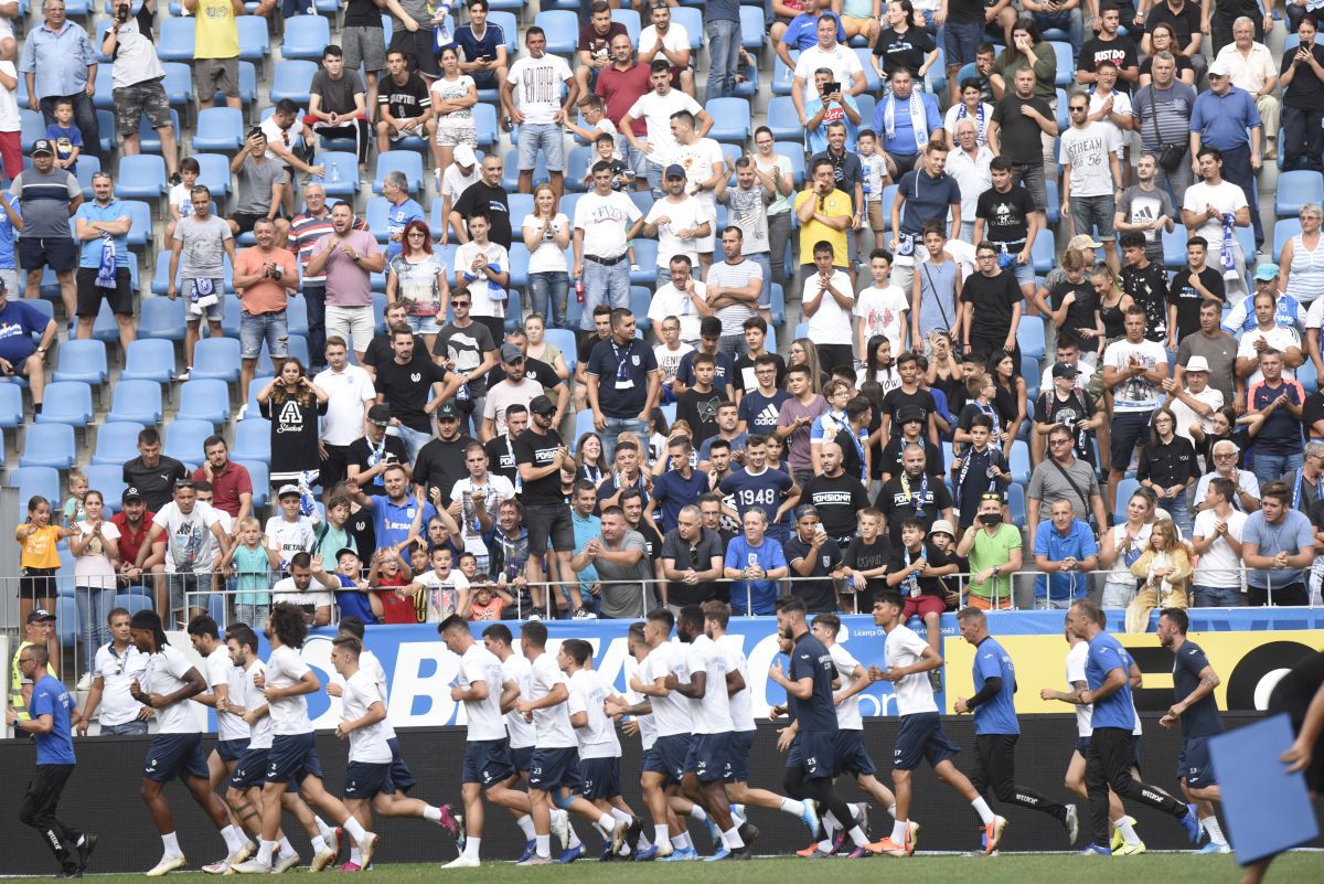 FOTO Sute de suporteri la primul antrenament al lui Victor Pițurcă la Craiova