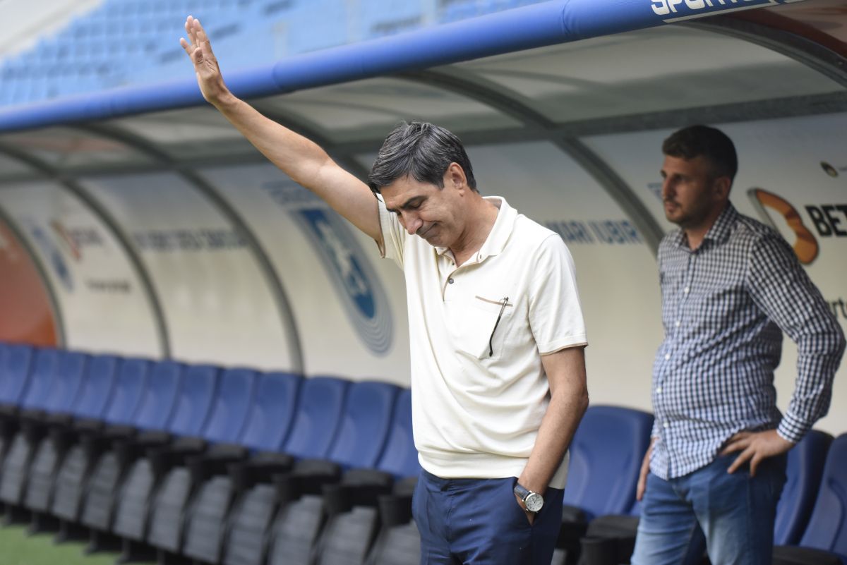 CS U CRAIOVA // FOTO Sute de suporteri la primul antrenament al lui Victor Pițurcă la Craiova