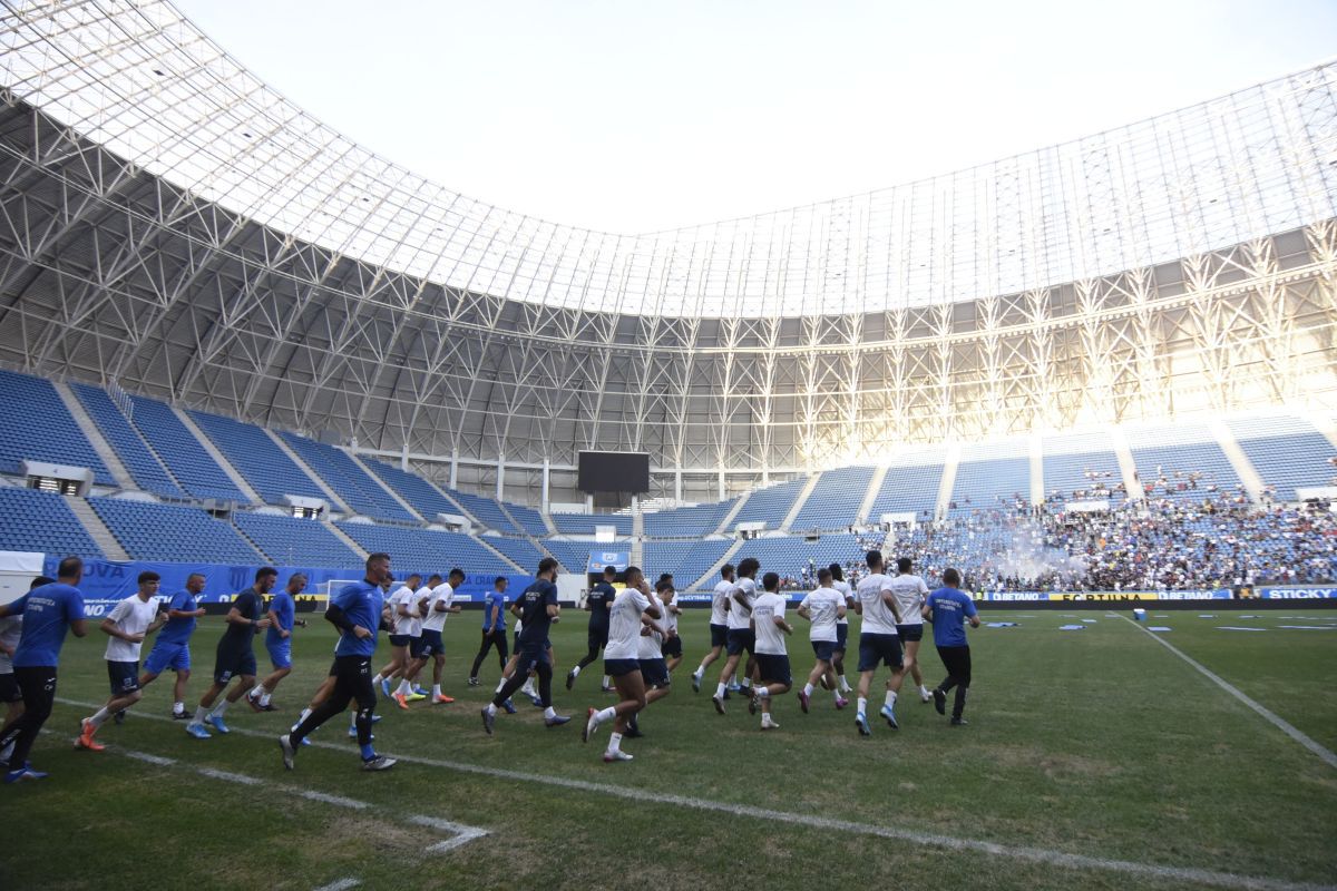 CS U CRAIOVA // FOTO Sute de suporteri la primul antrenament al lui Victor Pițurcă la Craiova