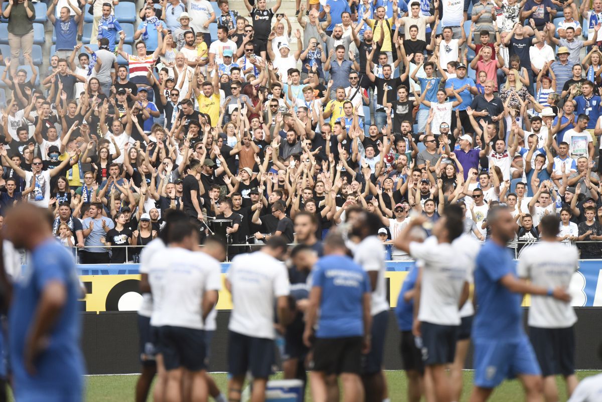 CS U CRAIOVA // FOTO Sute de suporteri la primul antrenament al lui Victor Pițurcă la Craiova
