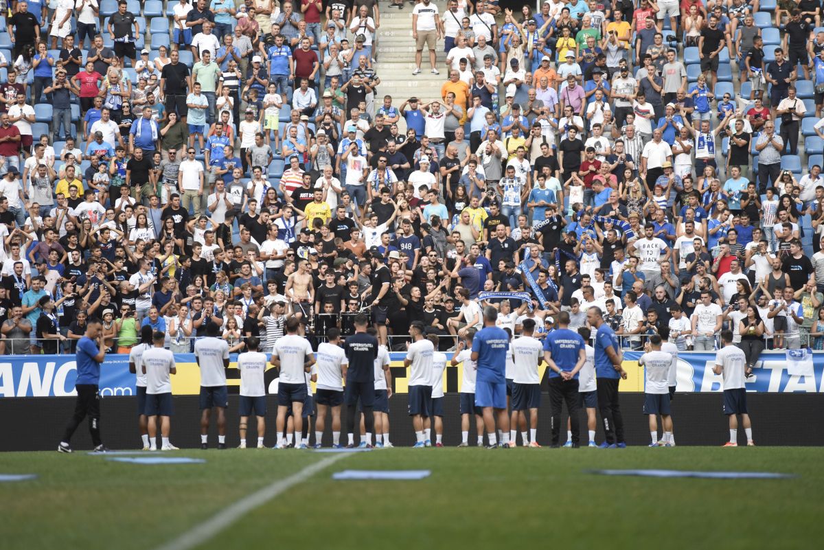 CS U CRAIOVA // FOTO Sute de suporteri la primul antrenament al lui Victor Pițurcă la Craiova