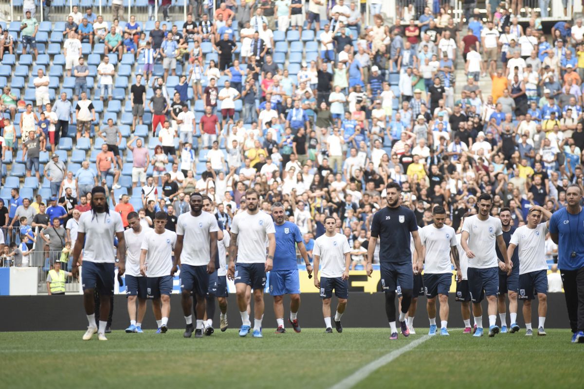 CS U CRAIOVA // FOTO Sute de suporteri la primul antrenament al lui Victor Pițurcă la Craiova