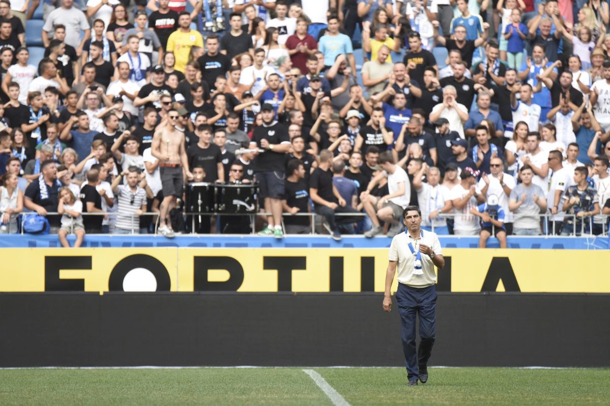 FOTO Sute de suporteri la primul antrenament al lui Victor Pițurcă la Craiova