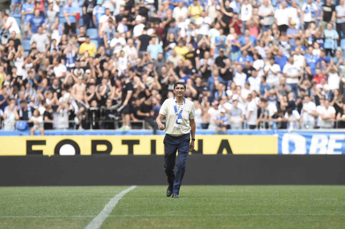 CS U CRAIOVA // FOTO Sute de suporteri la primul antrenament al lui Victor Pițurcă la Craiova