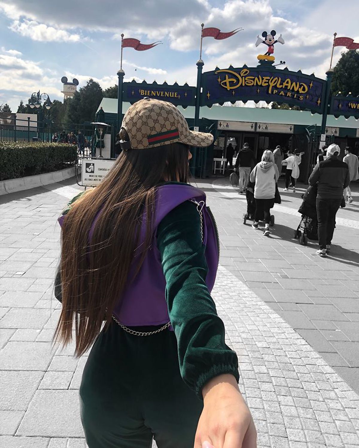 FOTO Răvășitor! Ioana Timofeciuc a pozat sexy la Disneyland în timp ce Florinel Coman era în cantonament
