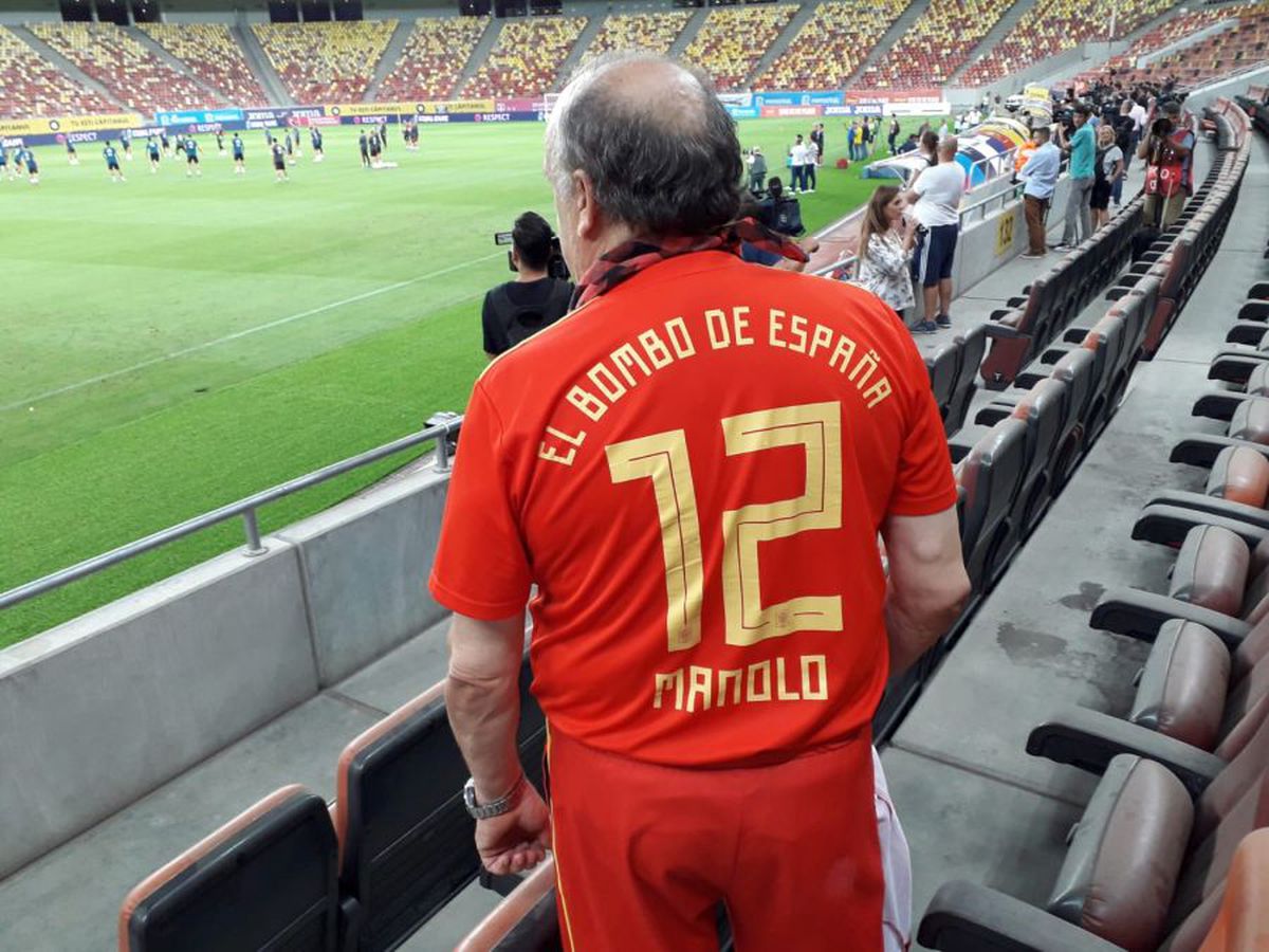 ROMÂNIA - SPANIA // FOTO EXCLUSIV Legendarul Manolo «el del Bombo», apariție de senzație pe Arena Națională: „Suntem apropiați, dar batem cu 2-1”