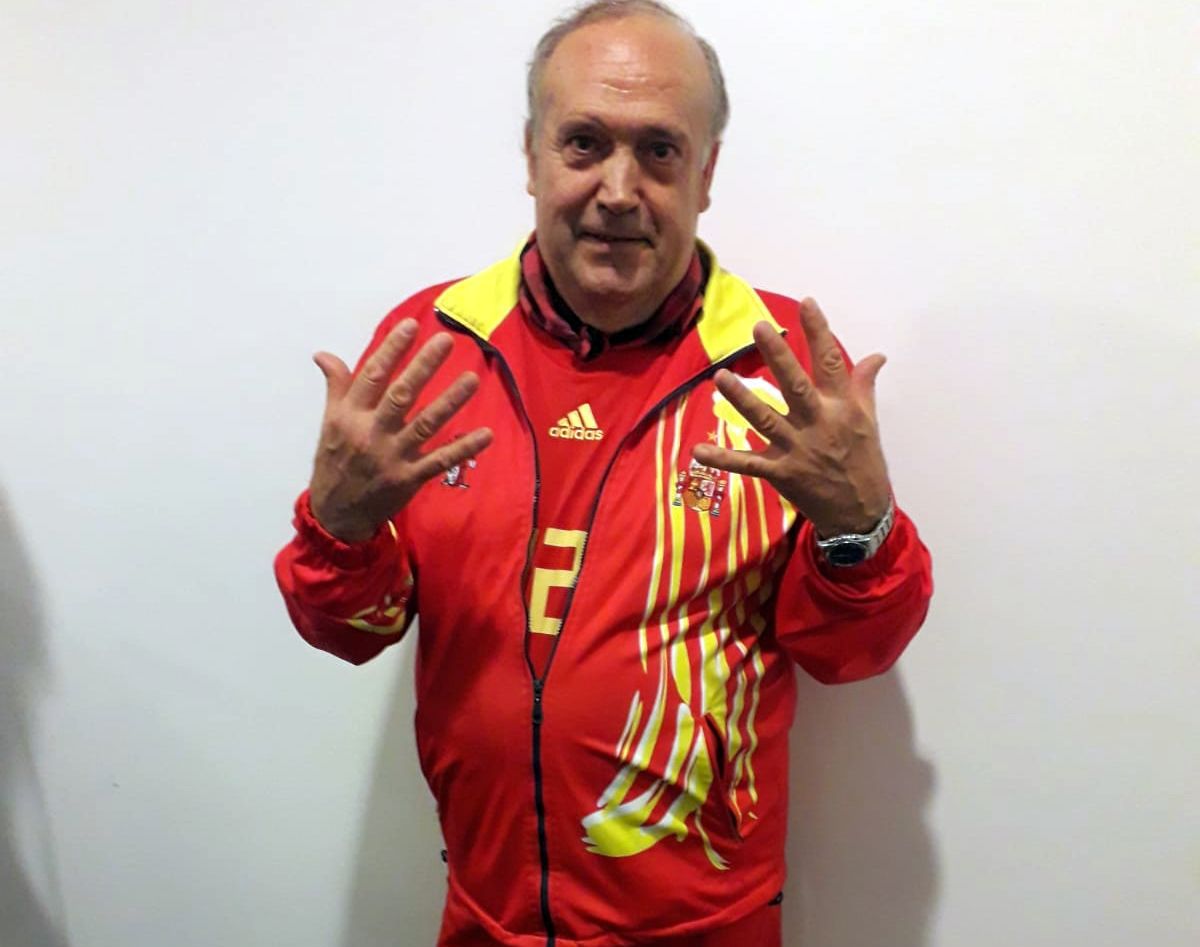 ROMÂNIA - SPANIA // FOTO EXCLUSIV Legendarul Manolo «el del Bombo», apariție de senzație pe Arena Națională: „Suntem apropiați, dar batem cu 2-1”