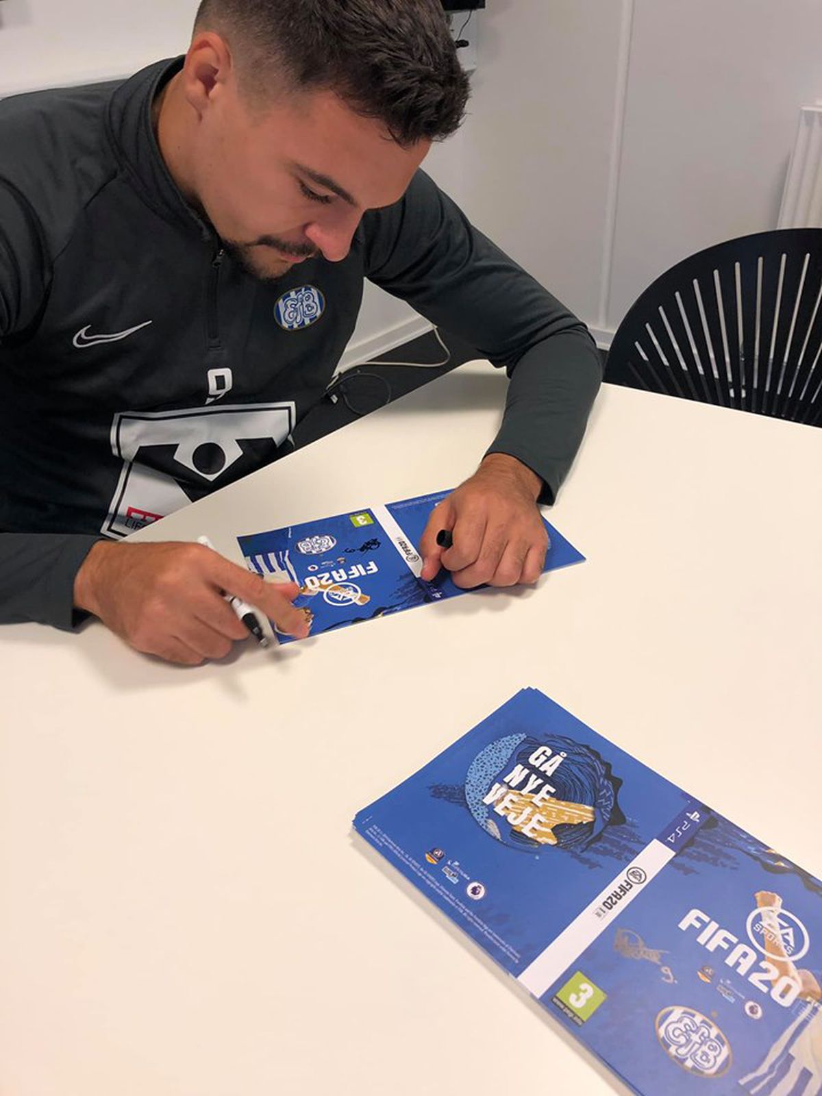 FOTO Adrian Petre, pe coperta FIFA 20 în Danemarca!