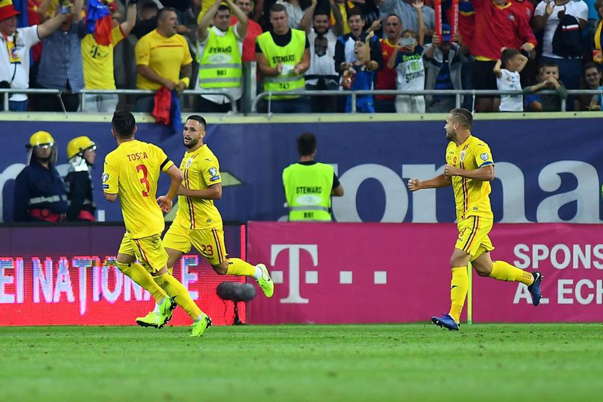 ROMÂNIA - SPANIA // GALERIE FOTO Asta nu s-a văzut la TV! Doi ultrași au pătruns pe teren! Unul dintre ei l-a provocat pe Sergio Ramos