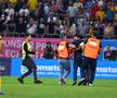 ROMÂNIA - SPANIA // GALERIE FOTO Asta nu s-a văzut la TV! Doi ultrași au pătruns pe teren! Unul dintre ei l-a provocat pe Sergio Ramos