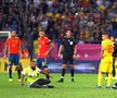 ROMÂNIA - SPANIA // GALERIE FOTO Asta nu s-a văzut la TV! Doi ultrași au pătruns pe teren! Unul dintre ei l-a provocat pe Sergio Ramos