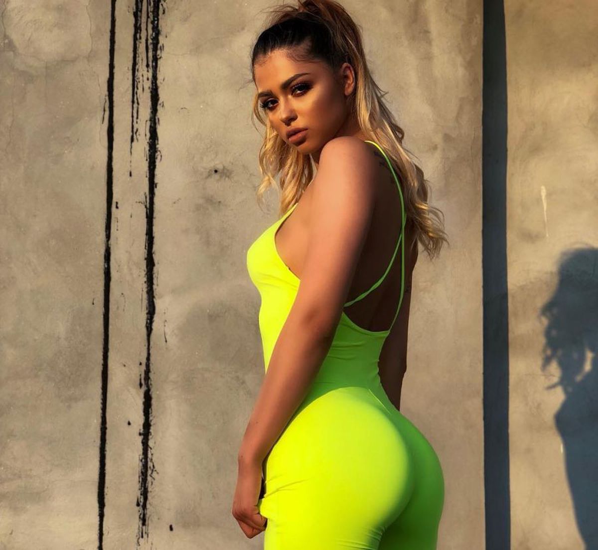 VIDEO Cristi Manea s-a dat în spectacol pe manele! Apoi l-a imitat pe Ceaușescu: „Elena, pune niște parizer prăjit de Tulcea, că nu mai pot!”