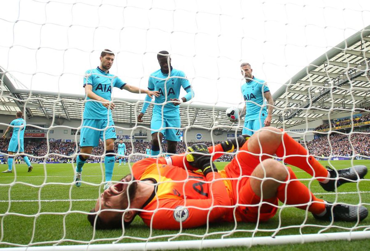 BRIGHTON - TOTTENHAM 3-0 // FOTO Accidentare HORROR în Premier League » Hugo Lloris și-a rupt mâna și a avut nevoie de masca de oxigen