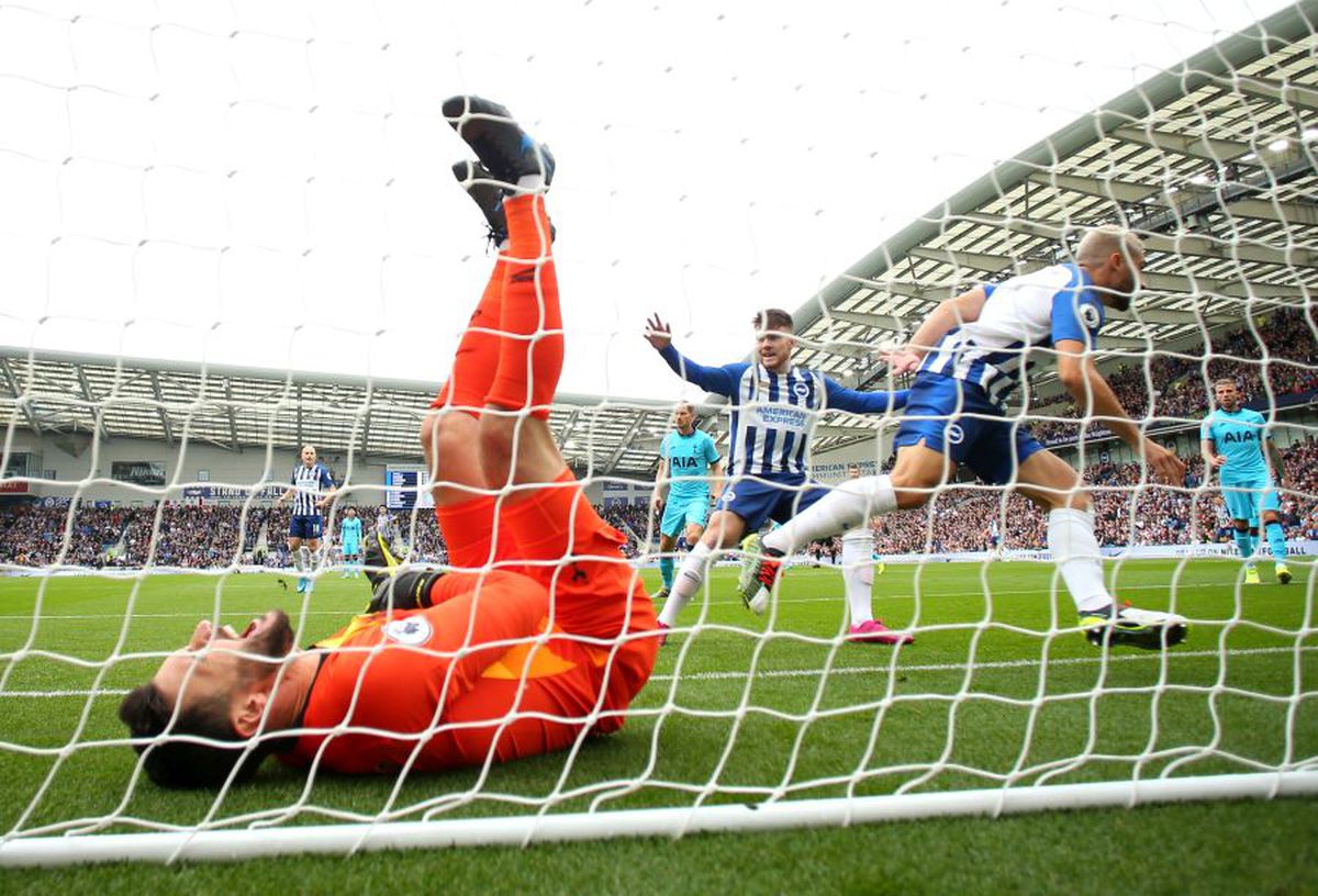 BRIGHTON - TOTTENHAM 3-0 // FOTO Accidentare HORROR în Premier League » Hugo Lloris și-a rupt mâna și a avut nevoie de masca de oxigen