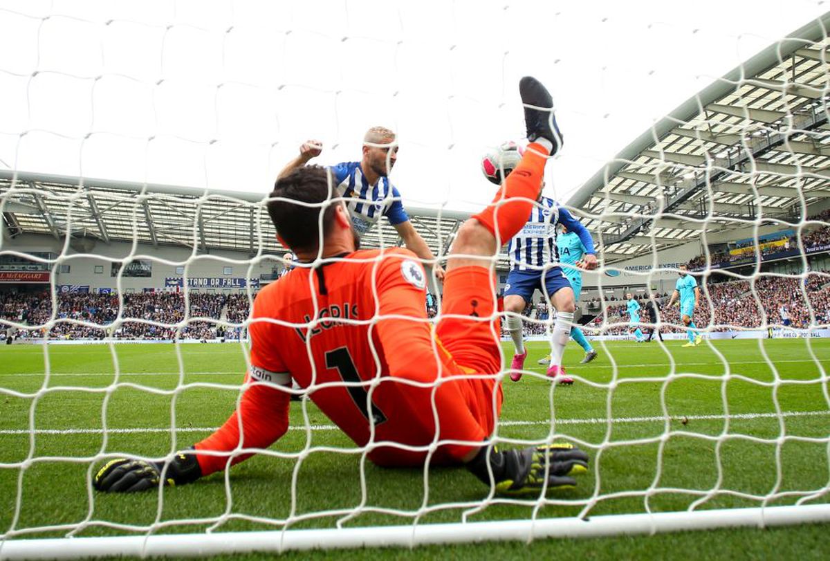BRIGHTON - TOTTENHAM 3-0 // FOTO Accidentare HORROR în Premier League » Hugo Lloris și-a rupt mâna și a avut nevoie de masca de oxigen