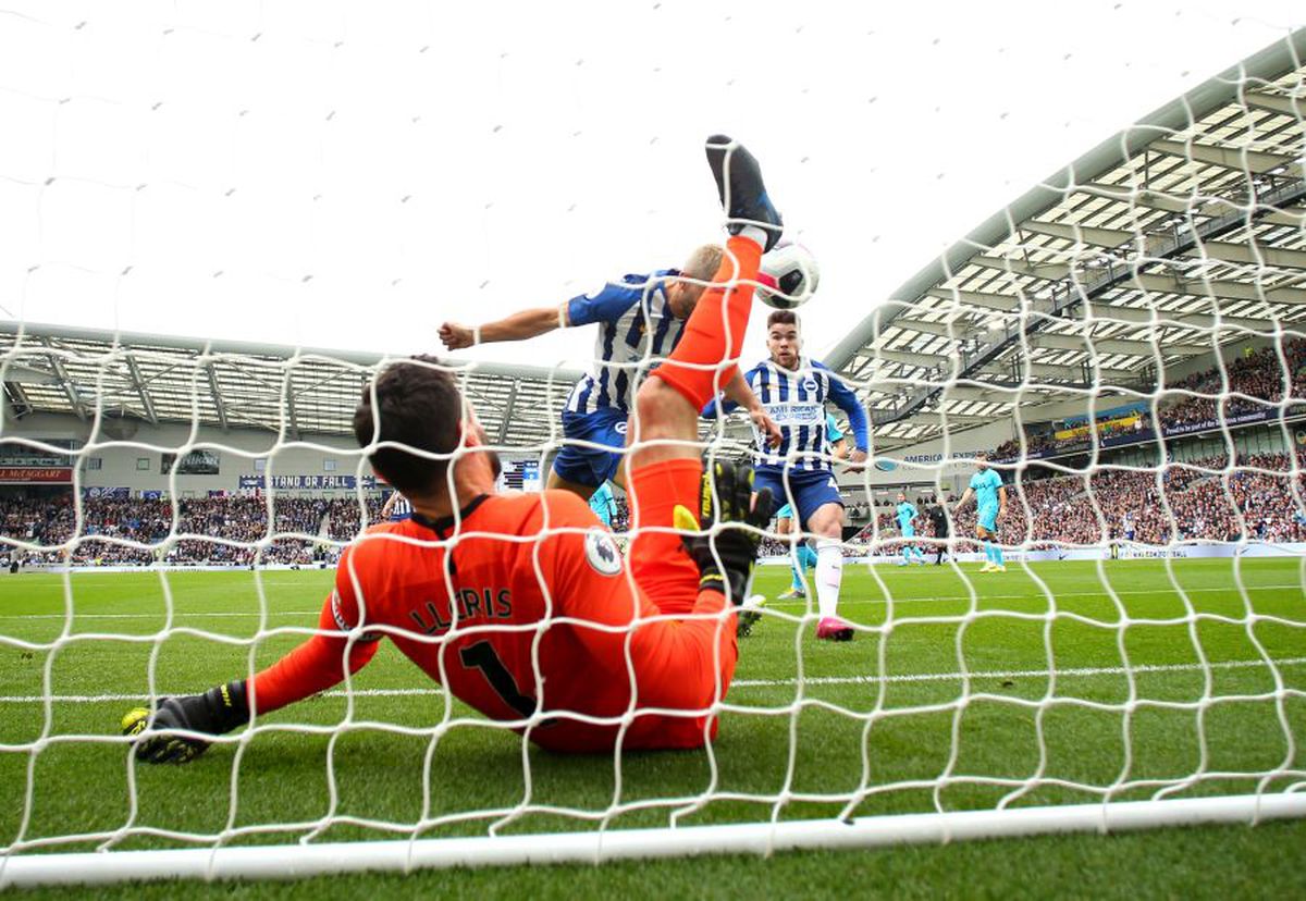 BRIGHTON - TOTTENHAM 3-0 // FOTO Accidentare HORROR în Premier League » Hugo Lloris și-a rupt mâna și a avut nevoie de masca de oxigen