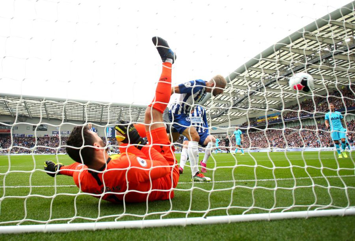 BRIGHTON - TOTTENHAM 3-0 // FOTO Accidentare HORROR în Premier League » Hugo Lloris și-a rupt mâna și a avut nevoie de masca de oxigen
