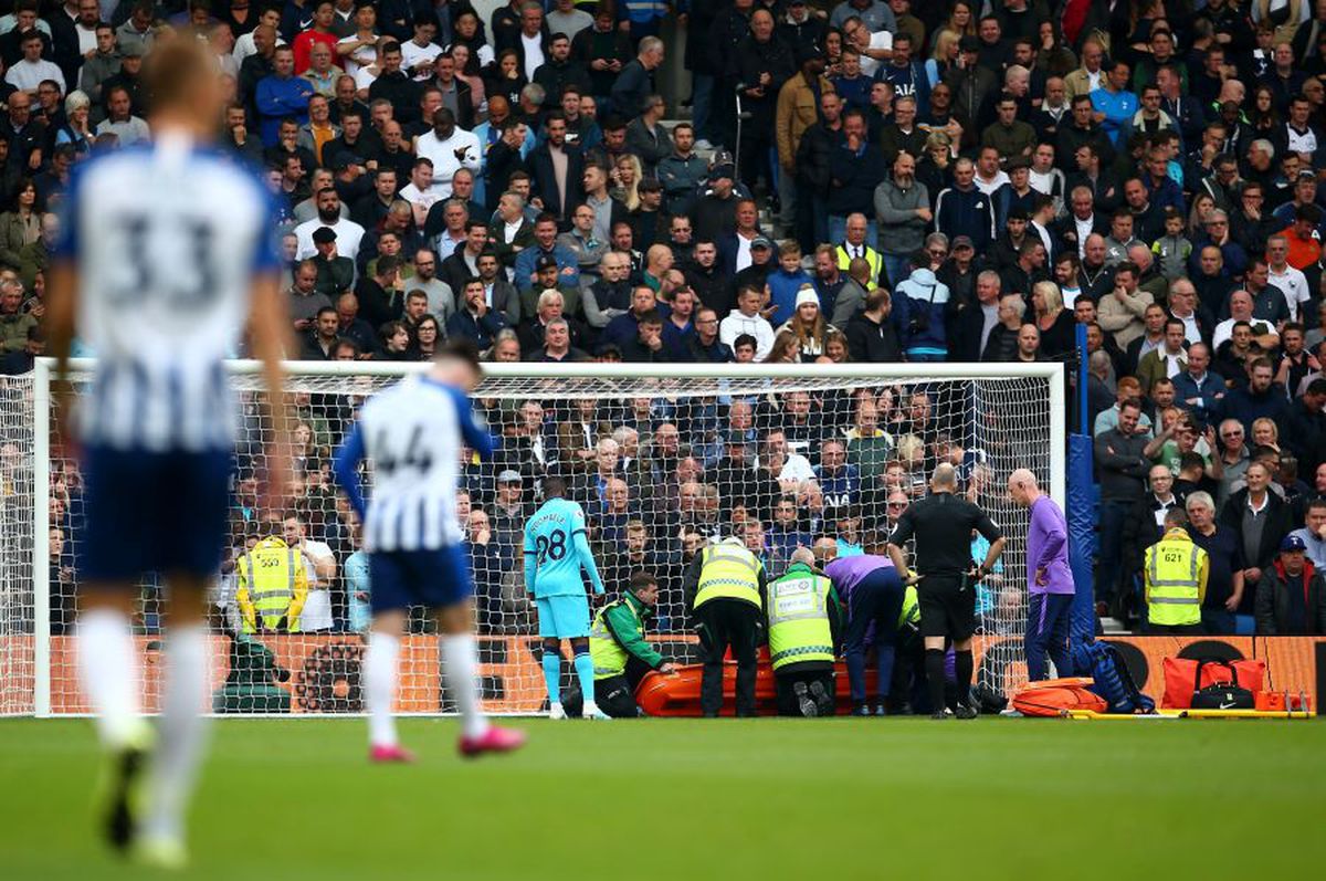 BRIGHTON - TOTTENHAM 3-0 // FOTO Accidentare HORROR în Premier League » Hugo Lloris și-a rupt mâna și a avut nevoie de masca de oxigen