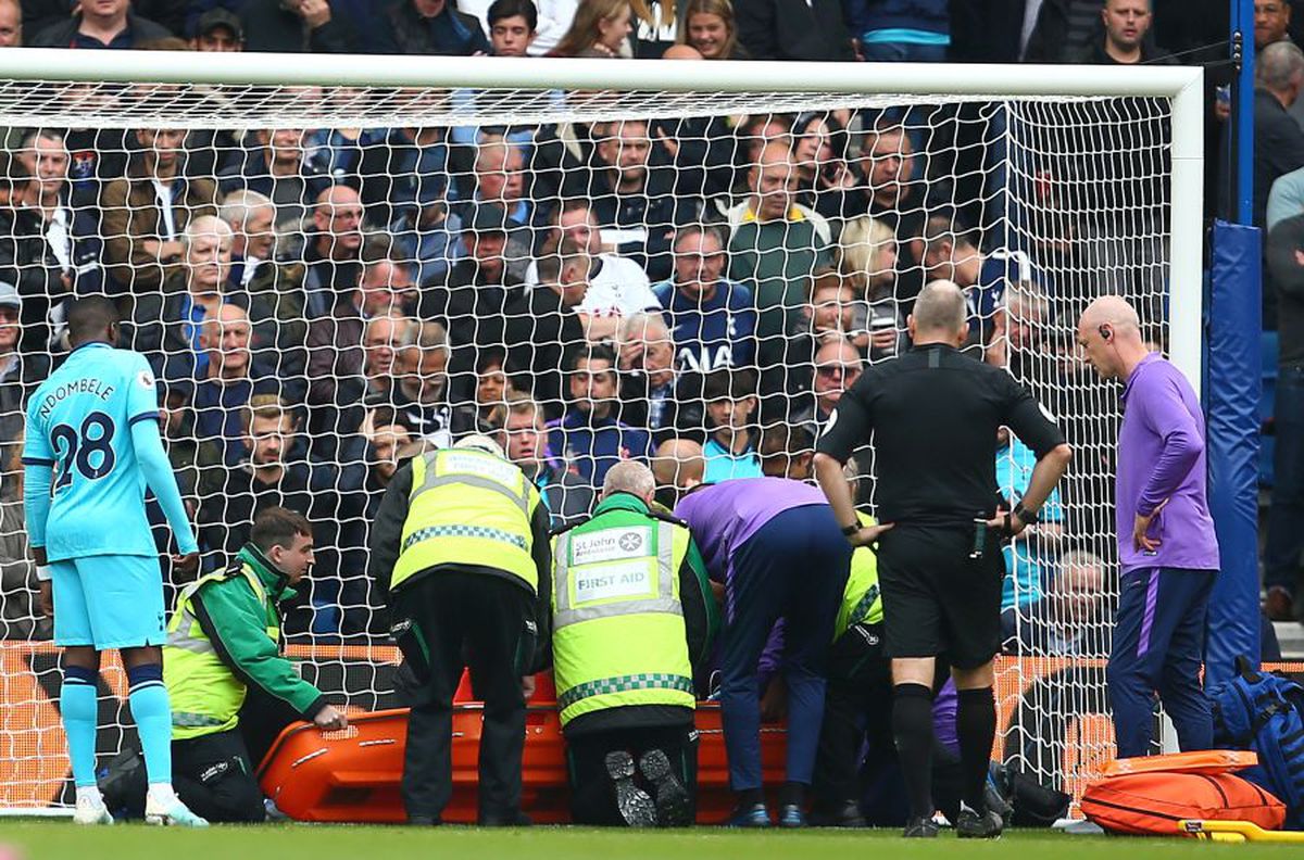 BRIGHTON - TOTTENHAM 3-0 // FOTO Accidentare HORROR în Premier League » Hugo Lloris și-a rupt mâna și a avut nevoie de masca de oxigen