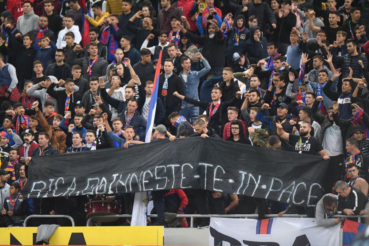 FCSB - DINAMO // FOTO & VIDEO Gest superb al jucătorilor de la FCSB » Tricouri dedicate suporterului decedat